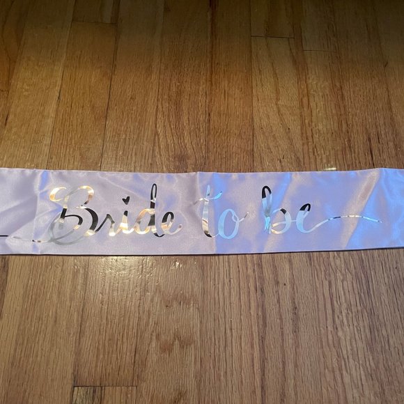Pink bride to be sash - Picture 2 of 3